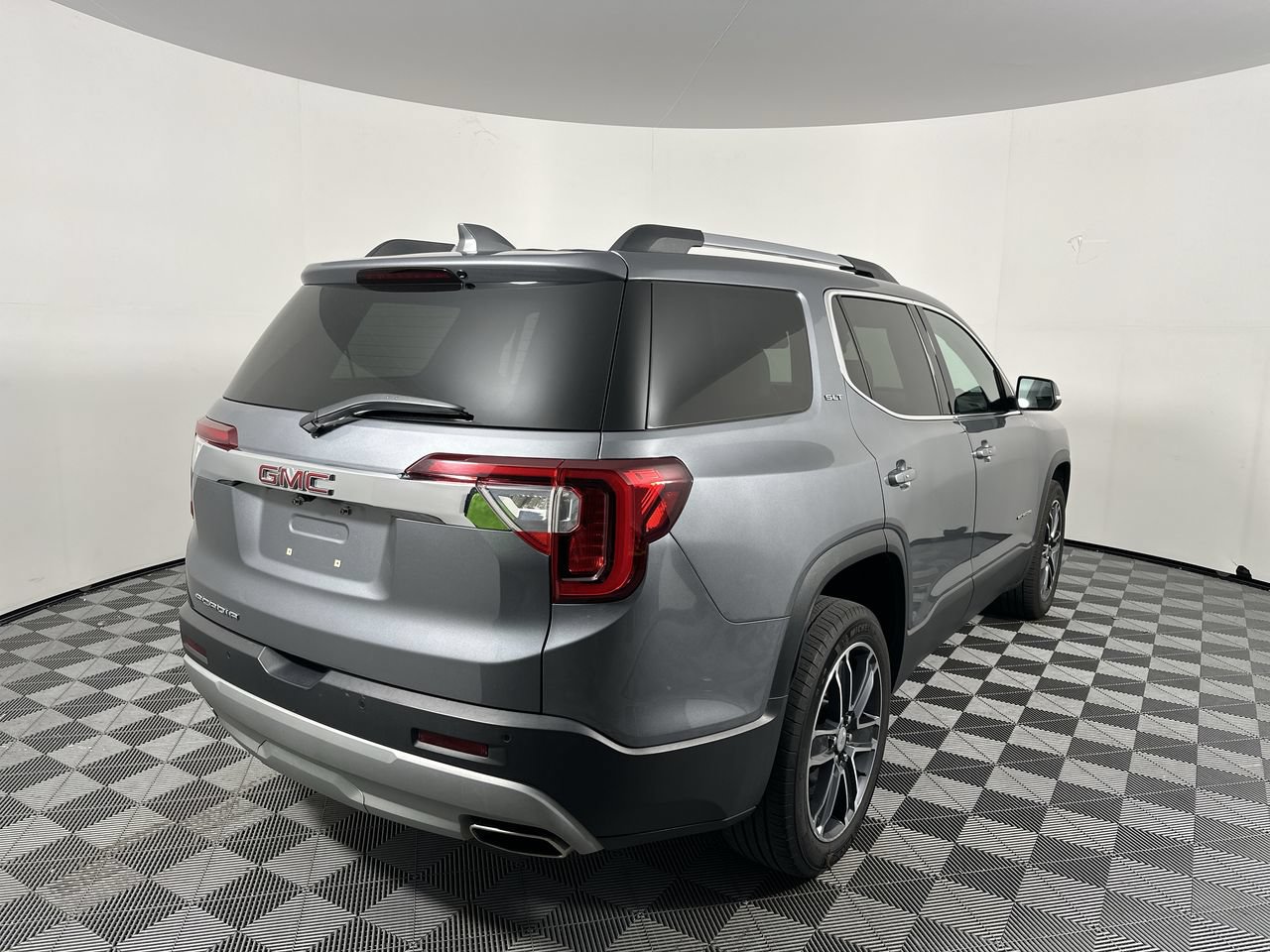 Used 2020 GMC Acadia SLT w/ Driver Alert Package II FWD image 19