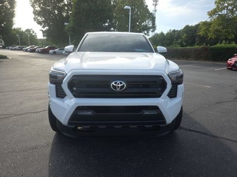 Used 2024 Toyota Tacoma SR5 AWD/4WD image 4