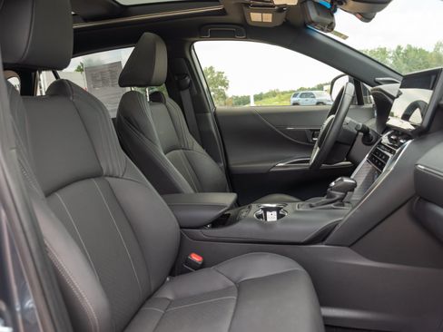 Used 2021 Toyota Venza Limited w/ Advanced Technology Package AWD/4WD image 26