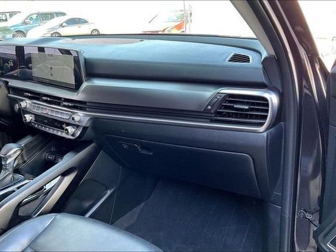 Used 2025 Kia Telluride LX FWD image 16