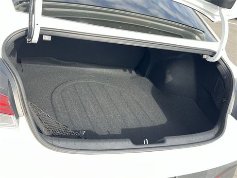 Certified 2025 Hyundai Elantra SEL image 31