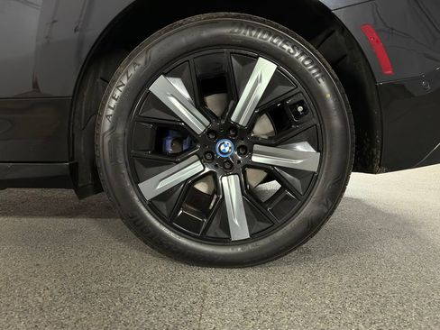 Used 2023 BMW iX xDrive50 w/ Sport Package AWD/4WD image 12