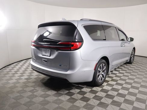 Used 2022 Chrysler Pacifica Pinnacle image 5