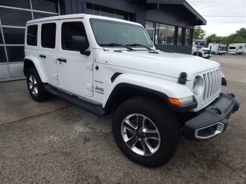 Used 2019 Jeep Wrangler Unlimited Sahara AWD/4WD image 6