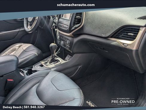 Used 2015 Jeep Cherokee Latitude FWD image 16