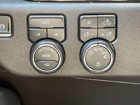 Used 2024 Chevrolet Silverado 1500 LT w/ Safety Package AWD/4WD image 25