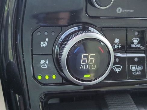 Used 2020 Toyota Highlander Limited image 24