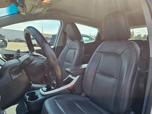 Used 2015 Volkswagen GTI 4-Door FWD image 20