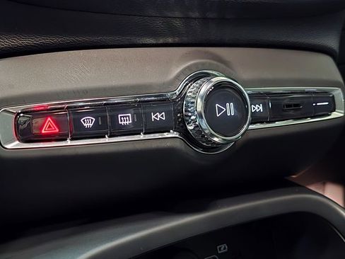 Certified 2023 Volvo XC40 Recharge Ultimate w/ Protection Package Premier image 30