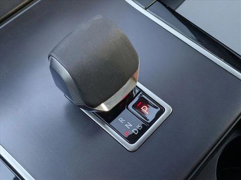 Certified 2026 Land Rover Range Rover Velar Dynamic SE image 12