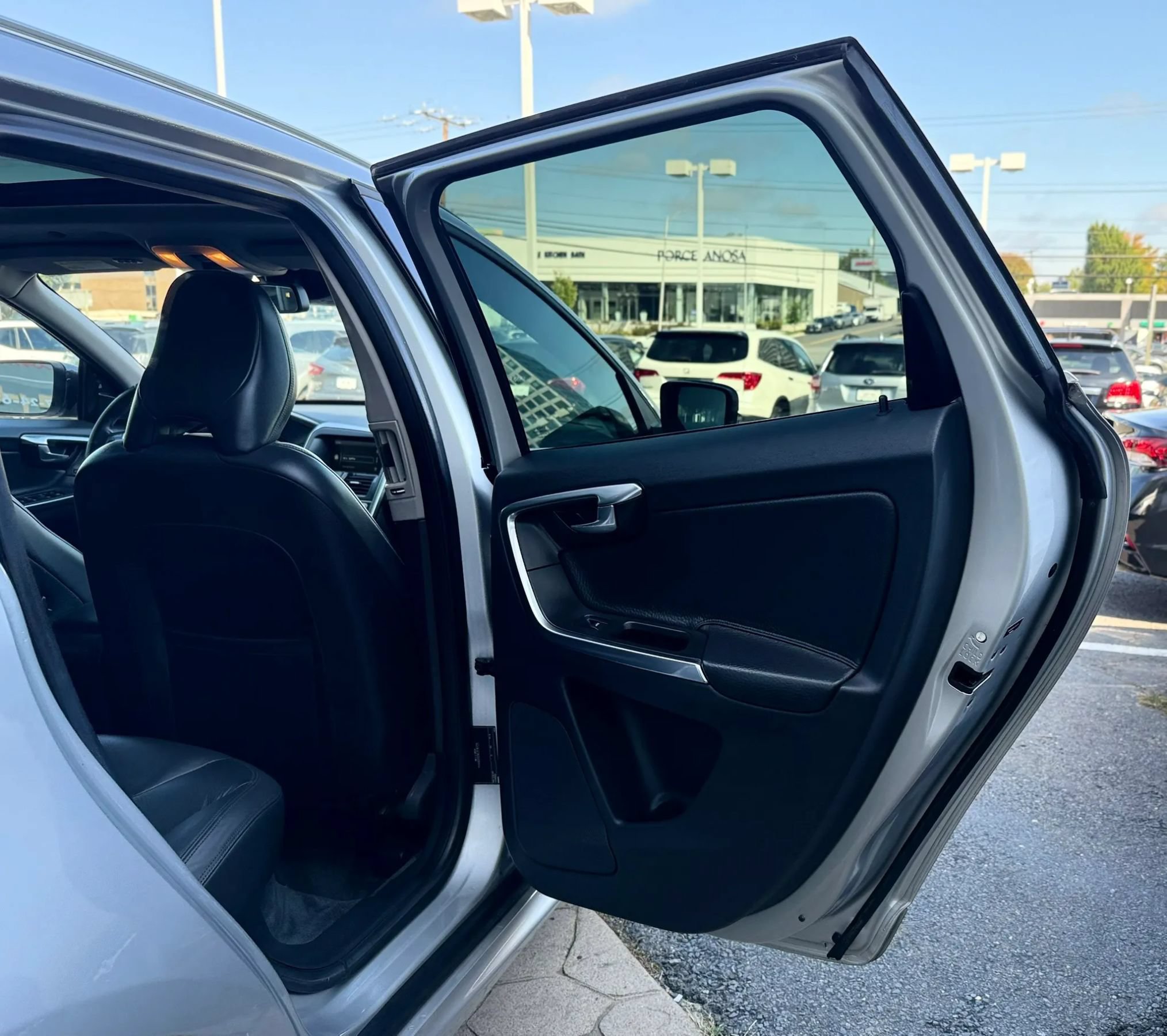 Used 2014 Volvo XC60 T6 AWD/4WD image 30
