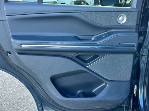 Used 2025 Lincoln Navigator Reserve image 16