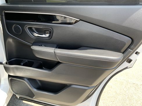 Used 2025 Honda Pilot EX-L image 33