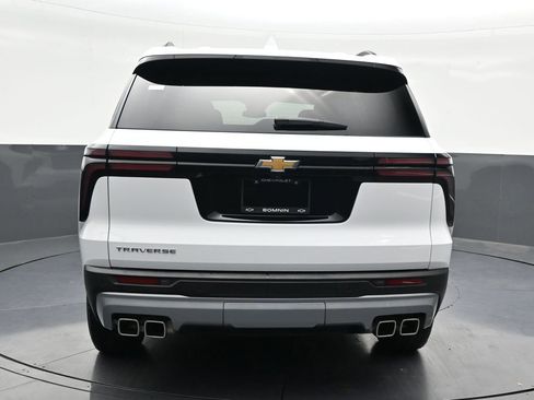 Used 2025 Chevrolet Traverse LT w/ Driver Confidence Package FWD image 4