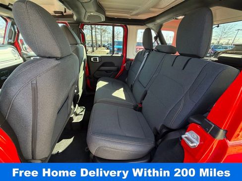 Used 2025 Jeep Wrangler Unlimited Sahara image 16