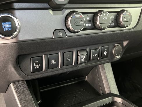 Used 2022 Toyota Tacoma TRD Sport w/ Technology Package RWD image 32