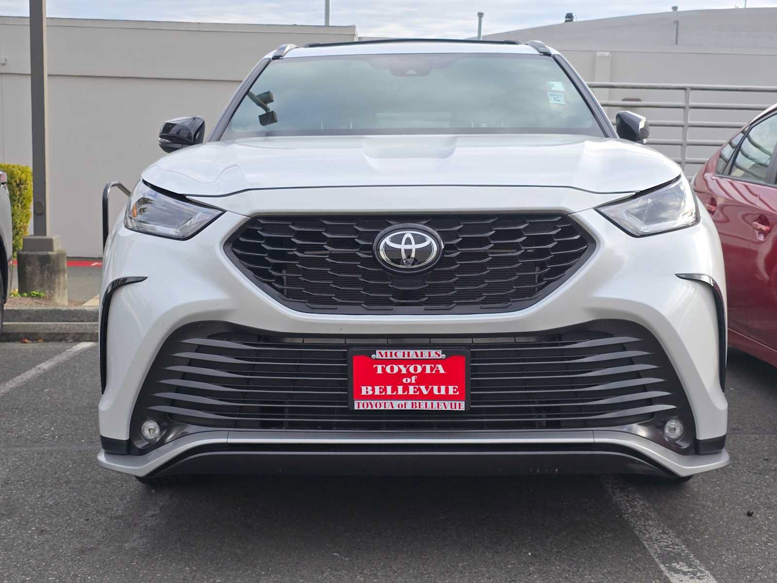 Certified 2025 Toyota Highlander XSE AWD/4WD image 2