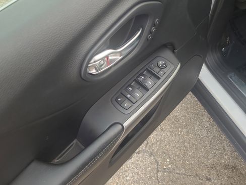 Used 2020 Jeep Cherokee Limited image 14