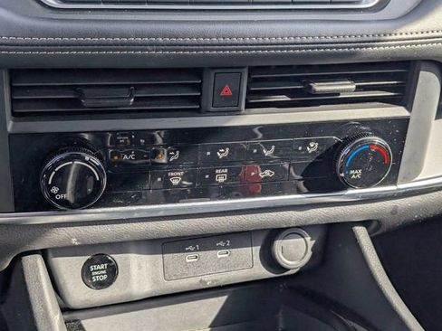 Used 2024 Nissan Rogue S image 28