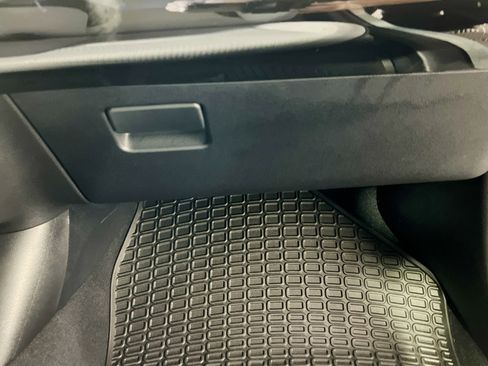 Used 2022 Toyota Prius LE FWD image 35