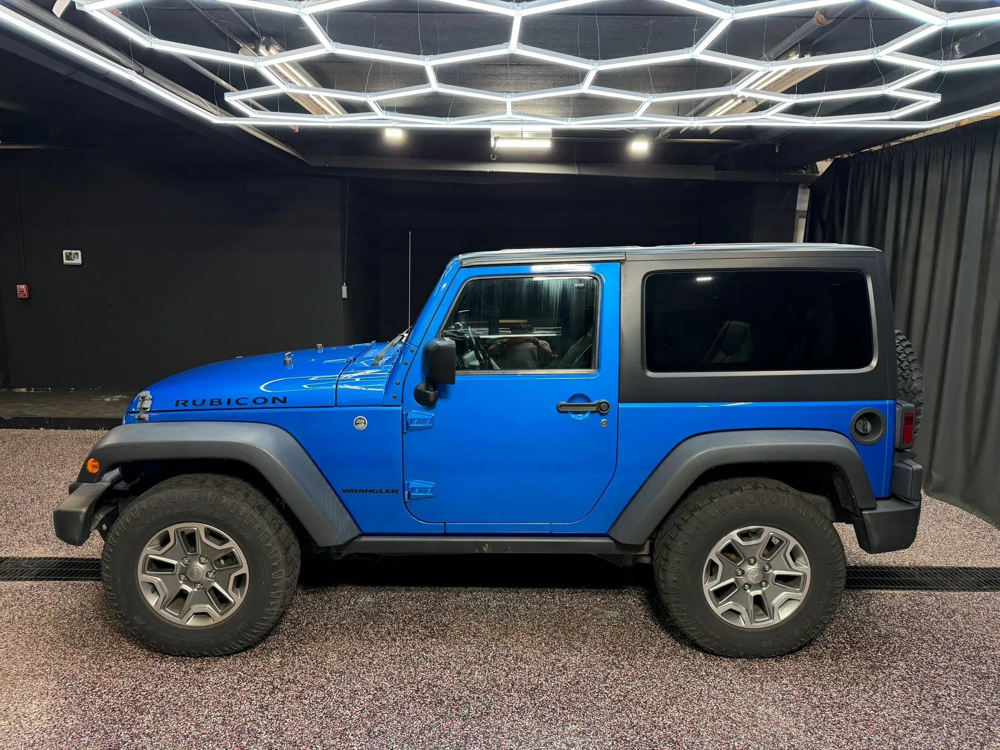 Used 2016 Jeep Wrangler Rubicon w/ Dual Top Group AWD/4WD image 5