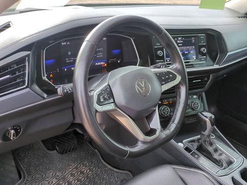 Used 2023 Volkswagen Jetta SE image 14
