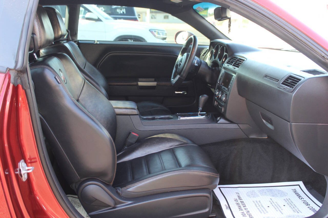 Used 2014 Dodge Challenger SXT RWD image 9