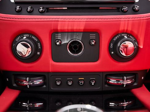 Used 2018 Rolls-Royce Dawn RWD image 66