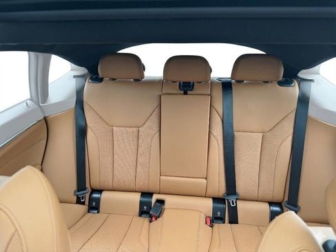 Used 2023 BMW i4 eDrive35 w/ Premium Package image 9