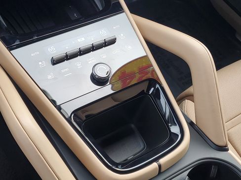 Used 2024 Porsche Cayenne E-Hybrid image 27