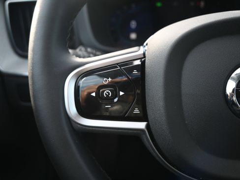 Used 2025 Volvo XC60 B5 Plus image 18
