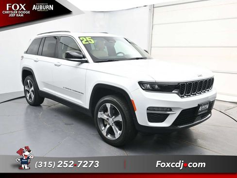 Used 2025 Jeep Grand Cherokee Limited AWD/4WD image 2