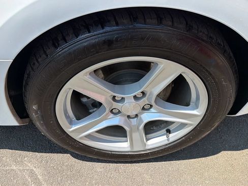 Used 2019 Chevrolet Camaro LT RWD image 9