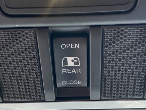 Used 2019 RAM 1500 Laramie w/ Off Road Group AWD/4WD image 44