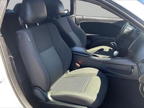Used 2019 Dodge Challenger SXT RWD image 9