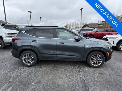 Used 2023 Kia Seltos S AWD/4WD image 3