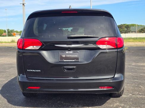 Used 2023 Chrysler Voyager LX FWD image 13