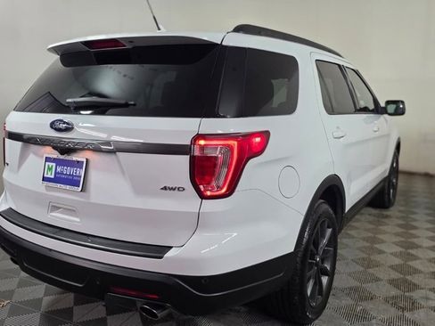 Used 2018 Ford Explorer XLT w/ Equipment Group 202A image 6