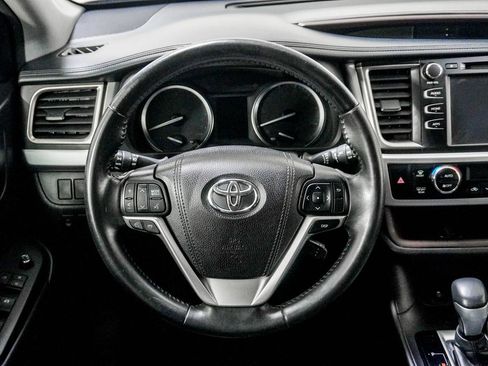 Used 2016 Toyota Highlander Plus FWD image 23
