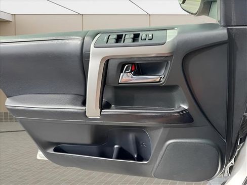 Used 2016 Toyota 4Runner SR5 Premium RWD image 17