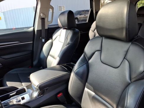 Used 2025 Kia Telluride S AWD/4WD image 13