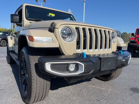 Used 2022 Jeep Wrangler Unlimited Sahara w/ Cold Weather Group image 38