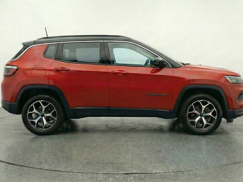 Used 2025 Jeep Compass Limited image 9