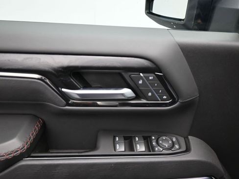 Used 2025 GMC Sierra 2500 AT4X image 9