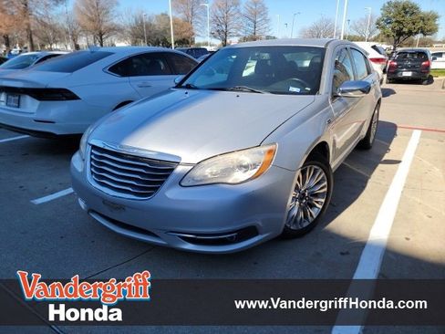 Used 2011 Chrysler 200 Limited image 1