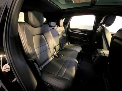 Certified 2025 Porsche Cayenne image 23