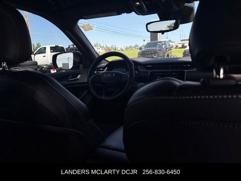 Used 2023 Jeep Grand Cherokee Altitude RWD image 19