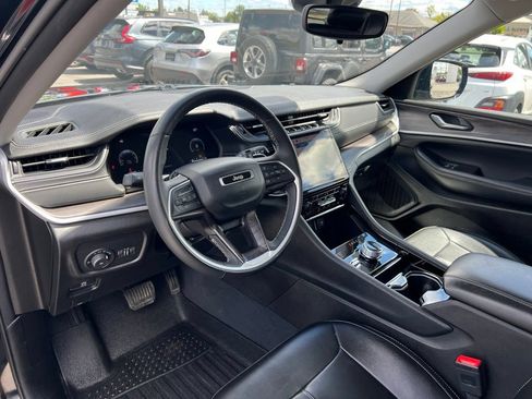 Used 2023 Jeep Grand Cherokee Limited AWD/4WD image 9