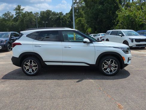 Certified 2023 Kia Seltos SX w/ SX Sunroof Package AWD/4WD image 4