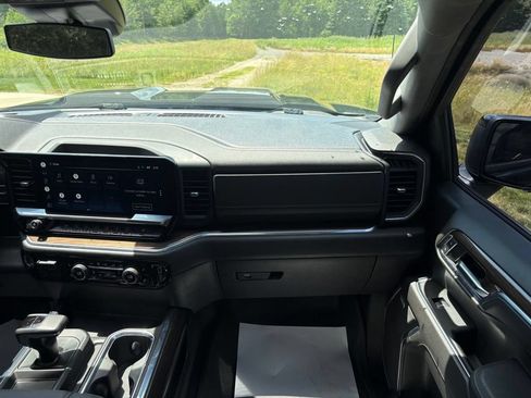 Used 2022 Chevrolet Silverado 1500 LT Trail Boss w/ LT Trail Boss Premium Package AWD/4WD image 44